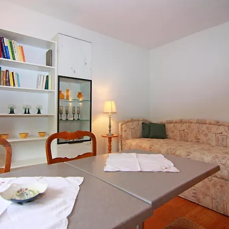 Behagliche Im Idyllischen Koerchow *